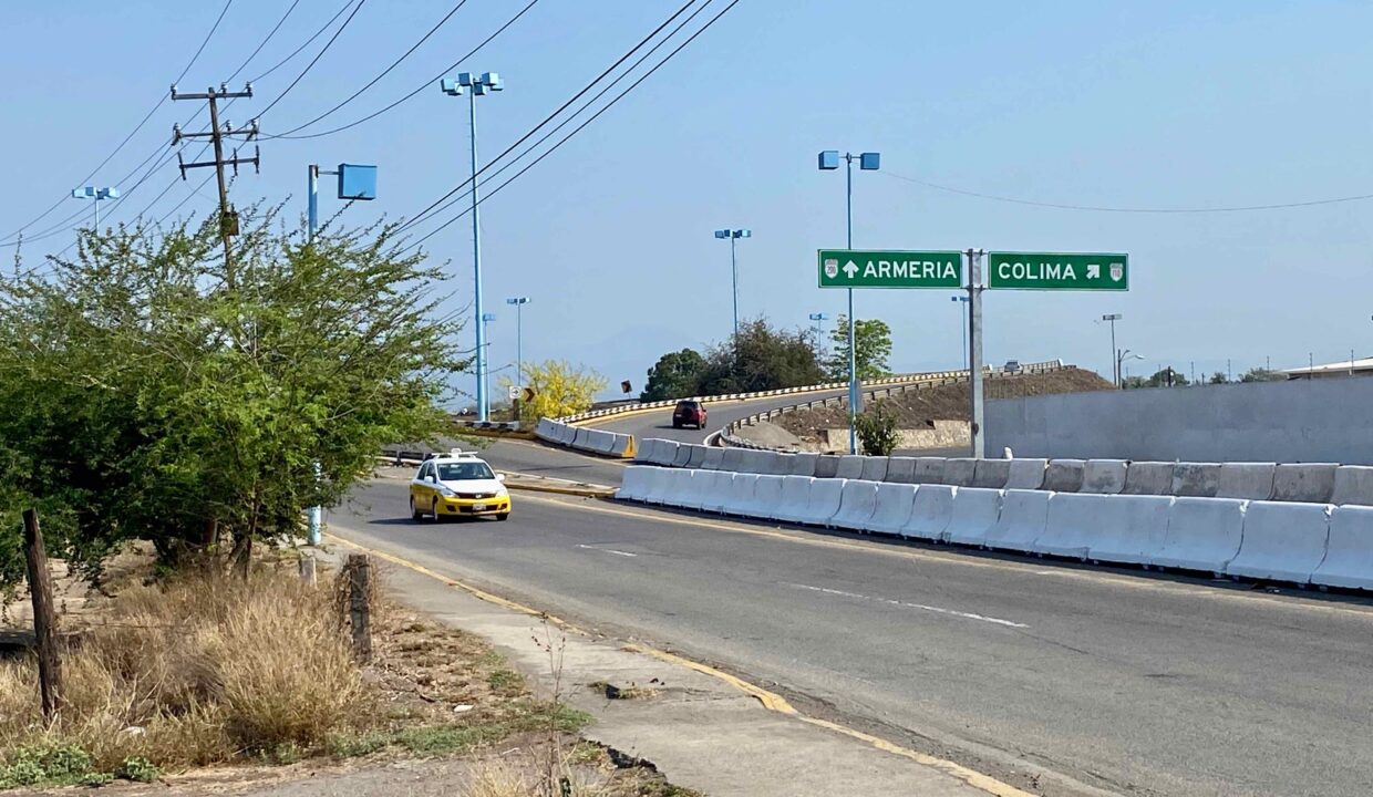 2 Avenida Entrada Tecoman  - 12